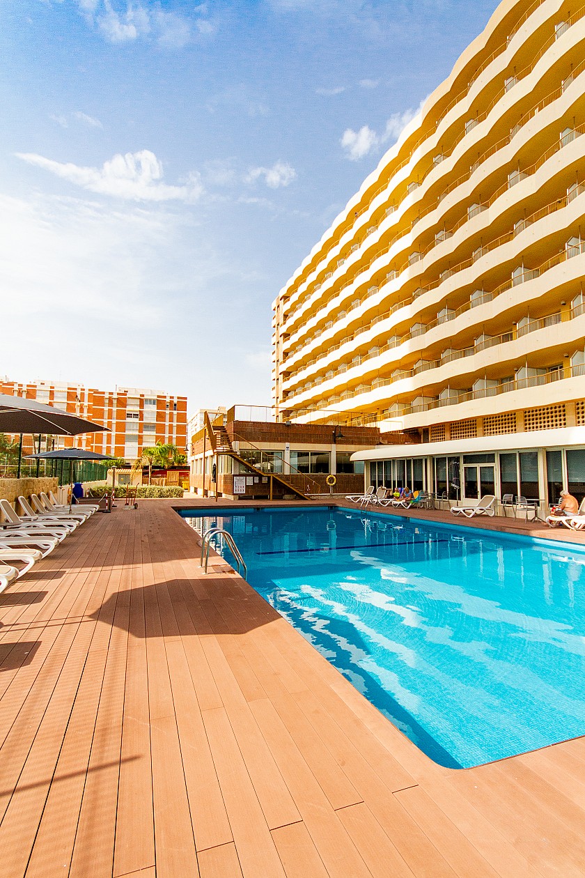 Бассейн - Hotel Castilla Alicante