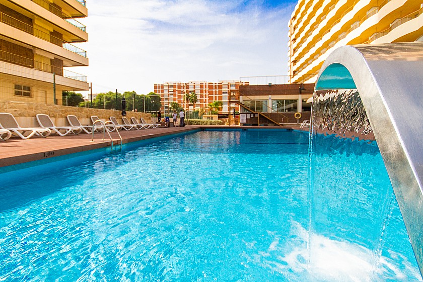 Бассейн - Hotel Castilla Alicante
