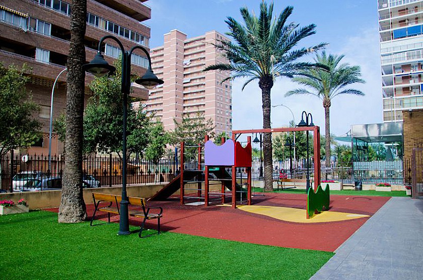 Детская игровая площадка - Hotel Castilla Alicante