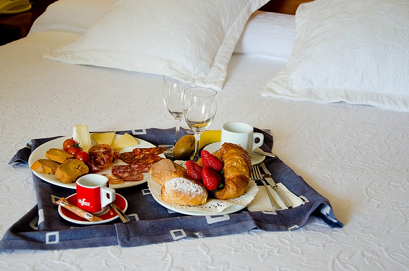 Room service - Hotel Castilla Alicante